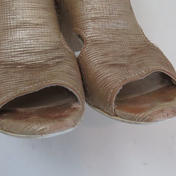 INGLEDEWS-METALLIC GOLD PEEP TOE SANDALS - Picture 12 of 14